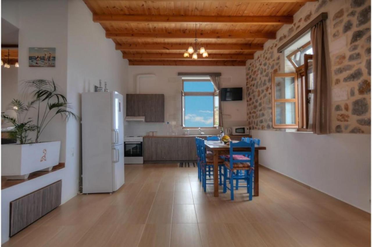 Stone Villa I In Petres Pétresz Kültér fotó
